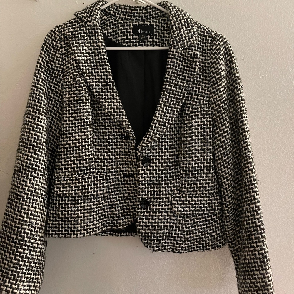 Classic black and white blazer!